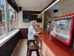 Warisan Rasa Sejak 1962, TIK Bengawan 60 Perpaduan Oleh-oleh Klasik dan Coffee Shop Kekinian