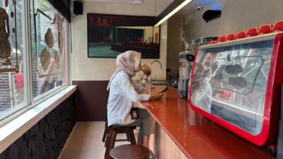 Warisan Rasa Sejak 1962, TIK Bengawan 60 Perpaduan Oleh-oleh Klasik dan Coffee Shop Kekinian