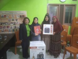 Warga Kebon Manggis Bersyukur Dapat Bantuan dari Anggota Dewan
