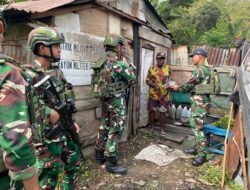 Selalu Dekat Dengan Warga Papua, Satgas Yonif 641/Bru Anjangsana ke Rumah Masyarakat di Kampung kelila