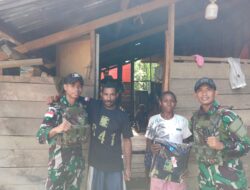 Bentuk Kasih Dan Sayang, Satgas Yonif 641/Bru Bagikan Baju Untuk Warga Kampung Muaranawa