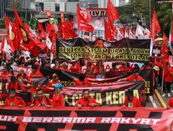 Mencegah Gelombang PHK, 10 Ribu Buruh Semo Di Depan Istana
