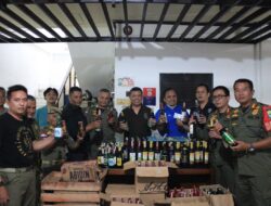 Satpol PP Bandung Sita 2.614 Botol Minol, 4 Toko Disegel dalam Razia Mei 2025