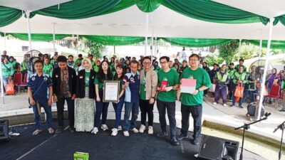 Nephrolit dan Pharmaskill Raih Rekor MURI Lewat 1001 Aksi Bersama Driver Ojek Online