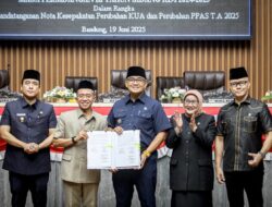 Pemkot dan DPRD Kota Bandung Sepakati Perubahan KUA-PPAS 2025: Anggaran Rp309 Miliar Difokuskan ke Pendidikan dan Kesehatan, Namun Tantangan Realisasi Masih Mengintai
