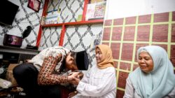 Wakil Wali Kota Bandung Salurkan Bantuan “Bandung Nyaah ka Indung”
