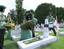 Dalam Rangka HUT Kodam I/BB ke-75, Pangdam I/BB Pimpin Ziarah dan Tabur Bunga di TMP Bukit Barisan