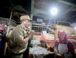 Tinjau Langsung Tumpukan Sampah di Pasar Cihaurgeulis, Wakil Wali Kota Bandung: Besok Mulai Diangkut