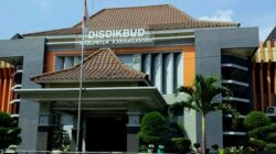 Wali Murid SMP Negeri di Karanganyar Keluhkan Biaya Seragam dan Modul