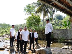 Jembatan Cibera Viral karena Mangkrak, Bupati Garut Tinjau Lokasi dan Janjikan Lanjutan Pembangunan di 2026