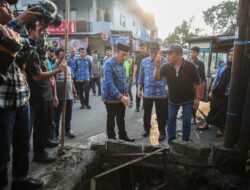 Tinjau Longsor dan Jalan Rusak di Sukajadi, Erwin: Infrastruktur Rusak Harus Segera Ditangani