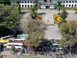 Aksi 21725: Ribuan Pekerja Wisata Geruduk Gedung Sate, Tuntut Pencabutan SE Gubernur Larangan Study Tour
