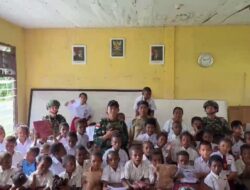 Peduli Anak-Anak Pedalaman Papua, Satgas Yonif 642/Kps Bagikan Seragam Sekolah di SD Inpres 119 Tahota