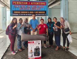 Warga Jakarta Rusun Pinus Elok Terima Bantuan dari DPRD Josephine