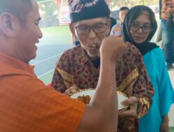 ‎Satu Abad Abah Landoeng: Jejak Seorang Guru Bangsa yang Tak Lekang Zaman