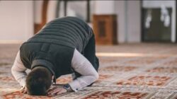 Ketika Masalah Terasa Kecil di Atas Sajadah