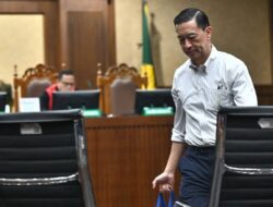 Tom Lembong, Gula Putih, dan Wajah Gelap Kekuasaan: Ketika Hukum Jadi Alat, dan Publik Tak Lagi Lupa