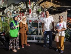 DPRD DKI Josephine Berikan Bantuan Sarana Bank Sampah