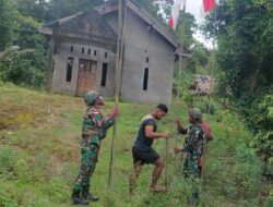 Pemberian dan Pemasangan Bendera Bersama Masyarakat Sambut HUT ke-80 Kemerdekaan RI
