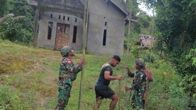 Pemberian dan Pemasangan Bendera Bersama Masyarakat Sambut HUT ke-80 Kemerdekaan RI