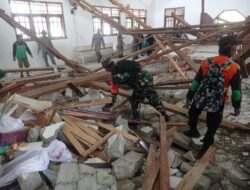 Pulihkan Aktivitas Warga, TNI AD Kerahkan Personel Bersihkan Puing Gempa Poso