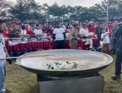 Peringati HUT RI ke-80, Danpussenif Letjen TNI Iwan Setiawan dan Bobon Santoso Gelar Masak Besar untuk 3.000 Warga