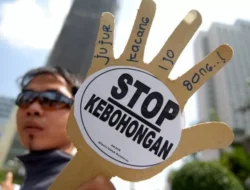 Ketika Politik Menjadi Panggung Sandiwara: Politik Kebohongan yang Terbungkus Rapi