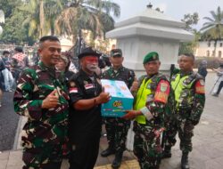 Kodim 0618/KB Berikan Roti Kepada Peserta Aksi Damai Ratusan Komunitas Adat, Budaya dan Seni Jawa Barat