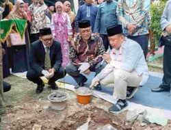 Wali Kota Depok Supian Suri Letakkan Batu Pertama Pembangunan Musholla GISS