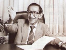 Sumitro Djojohadikusumo: Begawan Ekonomi Indonesia dan Relevansinya di Era Hilirisasi