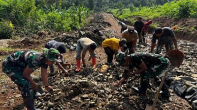 Satgas TMMD ke-126 Kodim 0601/Pandeglang Terus Pacu Pekerjaan Pembukaan dan Pengerasan Jalan Demi Tingkatkan Aksesibilitas Warga Desa