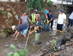 Lurah Jatijajar Apresiasi Kolaborasi Bersihkan Kali Cipinang: Menuju Gerakan Berkelanjutan Peduli Sungai