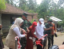 Penutupan TMMD ke-126 Kodim 0601/Pandeglang Ditandai dengan Pemotongan Pita Rumah Layak Huni (RLTH)