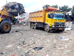 Kerahkan Tujuh Armada, Pemkot Bandung Mulai Kurangi Tumpukan Sampah di TPS Ciwastra