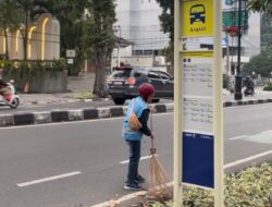 Srikandi Kebersihan: Cerita di Balik Fajar yang Menyeka Sisa Perayaan Bandung