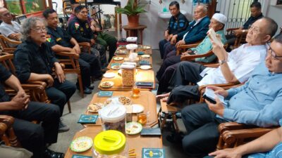 Jaga Silaturahmi, Keluarga Besar IWS I Sambangi Kediaman Dada Rosada