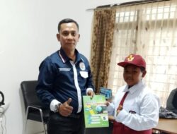 Menjahit Harapan di Balik Seragam Robek: Potret Perjuangan Rafi dan Tamparan bagi Kepedulian Kita