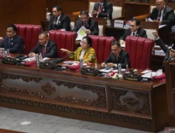 DPR Teaches The People To Be Traitors (DPR mengajarkan rakyat untuk menjadi pengkhianat)