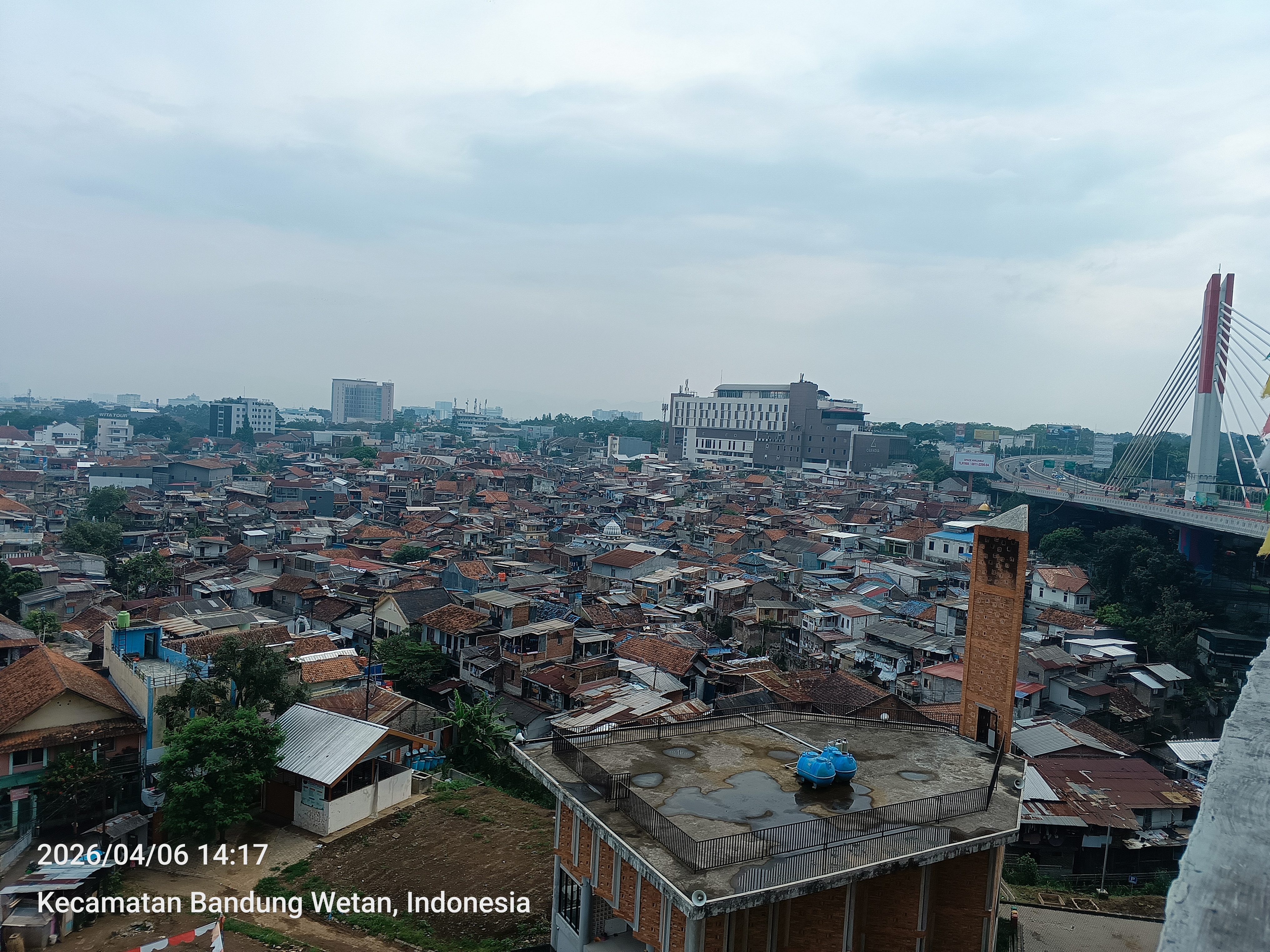 Wajah Ganda Bandung Wetan: Estetika “Paris van Java” yang Tercecer di Labirin Seng