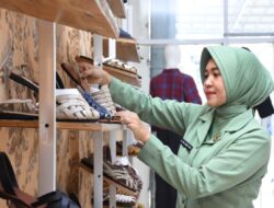 Jelang Bazar Persit, UMKM TRIBLEEFOOTWEAR Intensifkan Persiapan dan Standarisasi Produk