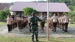 Tanamkan Semangat Nasionalisme, Satgas Pamtas RI–Malaysia Yonarmed 19/Bogani Mengajar Bela Negara di SMPN 5 Lolak