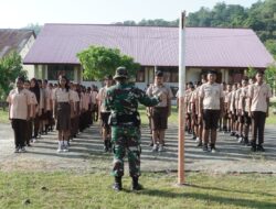 Tanamkan Semangat Nasionalisme, Satgas Pamtas RI–Malaysia Yonarmed 19/Bogani Mengajar Bela Negara di SMPN 5 Lolak