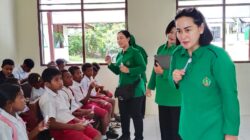 Persit KCK Cabang XIIKodim 1801/PD XVIII Kasuari Berikan Penyuluhan Gosok Gigi Dan Cuci Tangan Di Sd Inpres 62 Asai