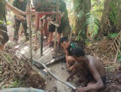 Presiden RI dan Kepala Staf Angkatan Darat Hadir untuk Rakyat, Melalui Satgas Yonif 123/Rajawali Bangun Sumur Bor di Kampung Soba