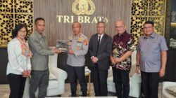 Penguatan Hukum Berkarakter Pancasila: Delegasi Akademisi dan Praktisi Hukum Serahkan Buku Ke Pimpinan Kapolda Jabar