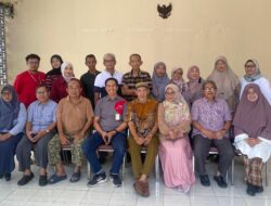 Tim Abdimas Telkom University Dorong Kampanye ‘GASLAH’ di RW 08 Manjahlega: Fokus Pemilahan Sampah Mandiri dari Rumah