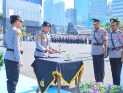 Polda Metro Jaya Rotasi 22 Pejabat Utama dan Kapolres, Komjen Asep Edi Pesankan Pelayanan Humanis