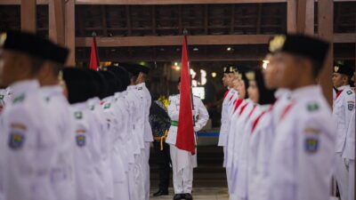Siap Kibarkan Merah Putih, 70 Pelajar Dikukuhkan Jadi Paskibraka Kota Bandung