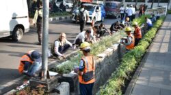 Semarak HUT ke-81 RI, ASN Jabar Bersih-Bersih dan Cat Kanstin di Area Gedung Sate