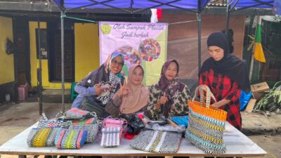 Daur Ulang Kantong Kresek Cibogo: Solusi Sampah Mandiri atau PR Besar Pengolahan Limbah Bandung?
